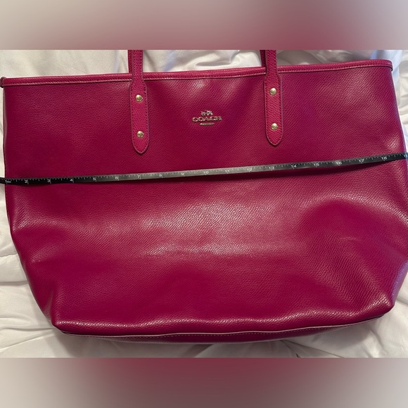 Raspberry Fuchsia Pinkish Purple Coach Tote Bag, Excellent Condition! 🌺 - Picture 10 of 16